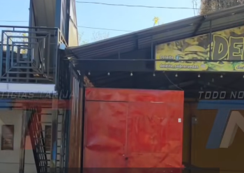 DENUNCIAS POR CONSTRUCCIONES ILEGALES DE TINGLADOS PREOCUPAN AL MUNICIPIO EN EL SECTOR DEL PARQUE TEMÁTICO, DONDE DUEÑOS DE CARRITOS DE COMIDA RÁPIDA EDIFICARON ESTRUCTURAS SIN PERMISOS Y EN ÁREAS PÚBLICAS