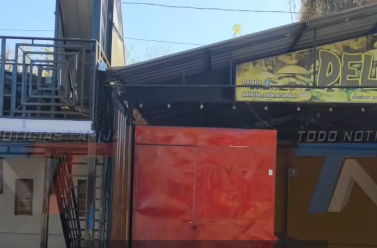 DENUNCIAS POR CONSTRUCCIONES ILEGALES DE TINGLADOS PREOCUPAN AL MUNICIPIO EN EL SECTOR DEL PARQUE TEMÁTICO, DONDE DUEÑOS DE CARRITOS DE COMIDA RÁPIDA EDIFICARON ESTRUCTURAS SIN PERMISOS Y EN ÁREAS PÚBLICAS