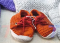 TEJEDORAS SOLIDARIAS DONAN MÁS DE 100 CHAMBRITAS, GORRITOS Y PULPITOS PARA BEBÉS DE LA UNIDAD DE CUIDADOS INTENSIVOS NEONATALES DEL HOSPITAL SAN JUAN DE DIOS DE TARIJA.