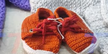 TEJEDORAS SOLIDARIAS DONAN MÁS DE 100 CHAMBRITAS, GORRITOS Y PULPITOS PARA BEBÉS DE LA UNIDAD DE CUIDADOS INTENSIVOS NEONATALES DEL HOSPITAL SAN JUAN DE DIOS DE TARIJA.