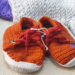 TEJEDORAS SOLIDARIAS DONAN MÁS DE 100 CHAMBRITAS, GORRITOS Y PULPITOS PARA BEBÉS DE LA UNIDAD DE CUIDADOS INTENSIVOS NEONATALES DEL HOSPITAL SAN JUAN DE DIOS DE TARIJA.