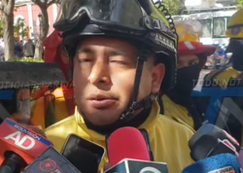 BOMBEROS VOLUNTARIOS REPORTAN UN FUERTE INCENDIO EN LA ZONA DE SAN LORENZO Y SEÑALAN QUE, HASTA EL MOMENTO, NO HAN PODIDO TRASLADARSE AL LUGAR.