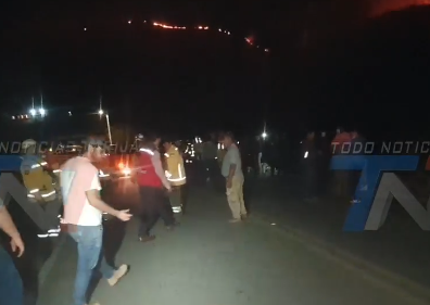 ERQUIZ CEIBAL CONTINÚA EN LLAMAS; BOMBEROS Y VOLUNTARIOS MANTIENEN LA LUCHA CONTRA EL FUEGO