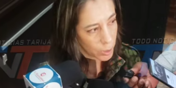 GOBERNADORA INFORMA SOBRE LA ATENCIÓN QUE SE BRINDA EN LOS DIFERENTES PUNTOS DE INCENDIO, PRIORIZANDO LAS ZONAS CON VIVIENDAS Y ÁREAS DE RIEGO.