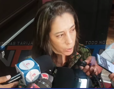 GOBERNADORA INFORMA SOBRE LA ATENCIÓN QUE SE BRINDA EN LOS DIFERENTES PUNTOS DE INCENDIO, PRIORIZANDO LAS ZONAS CON VIVIENDAS Y ÁREAS DE RIEGO.