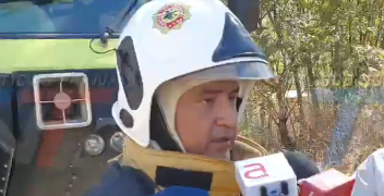 SE REACTIVA EL INCENDIO EN ERQUIZ, PERO BOMBEROS LOGRARON SOFOCARLO ANTES DE QUE AFECTARA A LAS VIVIENDAS.