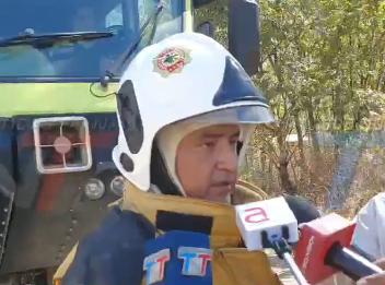 SE REACTIVA EL INCENDIO EN ERQUIZ, PERO BOMBEROS LOGRARON SOFOCARLO ANTES DE QUE AFECTARA A LAS VIVIENDAS.