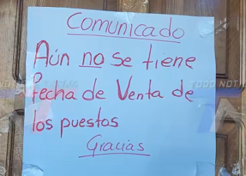 LARGAS FILAS PARA LA VENTA DE PUESTOS DE SANTA ANITA EN LA CALLE COCHABAMBA. COMERCIANTES DENUNCIAN PRESUNTAS IRREGULARIDADES EN LA ORGANIZACIÓN.
