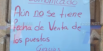 LARGAS FILAS PARA LA VENTA DE PUESTOS DE SANTA ANITA EN LA CALLE COCHABAMBA. COMERCIANTES DENUNCIAN PRESUNTAS IRREGULARIDADES EN LA ORGANIZACIÓN.