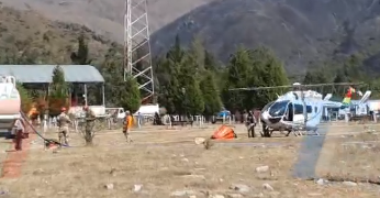 HELICOPTERO REALIZA ENFRIAMIENTO DEL RINCON DE LA VICTORIA