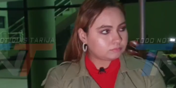 DENUNCIAN EN UN CASO DE ASISTENCIA FAMILIAR POLICIAS EXIGEN PASAJE DE VUELTA DE SANTA CRUZ A TARIJA EN AVION Y BS 1000 DE VIATICOS PARA 2 POLICIAS QUE TRASLADARAN AL APREHENDIDO