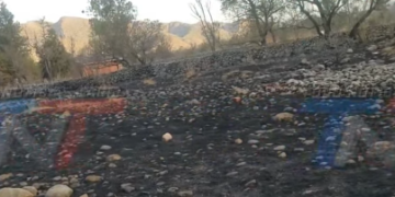 EN MENOS DE UN MINUTO EL FUEGO SE NOS VINO ENCIMA: VECINOS DE BELLA VISTA RELATAN EL DRAMÁTICO MOMENTO EN QUE LAS LLAMAS ARRASARON LA COMUNIDAD. ASEGURAN QUE UN CORTOCIRCUITO EN UN POSTE DE ENERGÍA DESATO EL INCENDIO