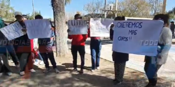 JOVENES CON TODAS LAS GANAS DE SERVIR A SU PATRIA NO PIERDEN LA ESPERANZA DE CONSEGUIR UN CUPO INGRESAR A LA PREMILITAR CONTINUAN A LA ESPERA