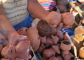Vendedora de productos artesanales llegó desde Cochabamba a la Feria de Santa Anita y busca cubrir sus gastos de retorno