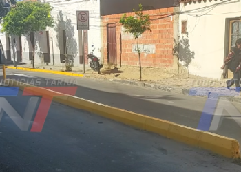 PIDEN A CONDUCTORES RESPETAR EL DIVISOR DE CARRIL INSTALADO EN LA INTERSECCIÓN DE LAS CALLES FRAY MANUEL MINGO Y JUAN MISAEL SARACHO.