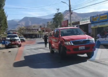 ACCIDENTE DE TRANSITO, CONDUCTOR DE UNA CAMIONETA EN PRESUNTO ESTADO DE EBRIEDAD COLISIONA CON OTRO VEHICULO E INTENTA DARSE A LA FUGA FUE APREHENDIDO POR CIUDADANOS