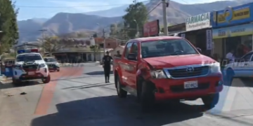 ACCIDENTE DE TRANSITO, CONDUCTOR DE UNA CAMIONETA EN PRESUNTO ESTADO DE EBRIEDAD COLISIONA CON OTRO VEHICULO E INTENTA DARSE A LA FUGA FUE APREHENDIDO POR CIUDADANOS
