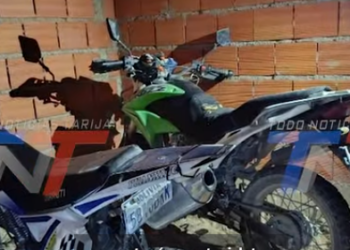 POLICÍA RECUPERÓ TRES MOTOCICLETAS ROBADAS ENTRE EL 8 Y 9 DE AGOSTO EN TARIJA TRAS INTERVENIR UNA CONSTRUCCIÓN DONDE TRES HOMBRES INTENTABAN SACARLAS PARA PRESUNTAMENTE COMERCIALIZARLAS.