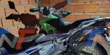 POLICÍA RECUPERÓ TRES MOTOCICLETAS ROBADAS ENTRE EL 8 Y 9 DE AGOSTO EN TARIJA TRAS INTERVENIR UNA CONSTRUCCIÓN DONDE TRES HOMBRES INTENTABAN SACARLAS PARA PRESUNTAMENTE COMERCIALIZARLAS.
