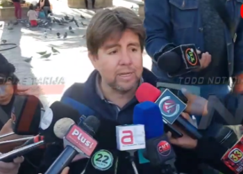 AVICULTORES SEÑALAN QUE EL INCREMENTO EN EL PRECIO DEL POLLO ES CONSECUENCIA DE LOS CONFLICTOS Y BLOQUEOS REGISTRADOS EN MESES PASADOS, CUYOS EFECTOS AÚN SE REFLEJAN EN LA ESCASEZ DEL PRODUCTO. NO OBSTANTE, INFORMAN QUE EL ABASTECIMIENTO SE ESTÁ NORMALIZANDO Y PREVÉN QUE LOS PRECIOS SE ESTABILICEN EN LOS PRÓXIMOS DÍAS