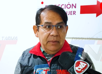 TRAS PERCATARSE DE QUE UNA MADRE EN ESTADO DE EBRIEDAD ESTABA CON SU BEBÉ EN LA AVENIDA CIRCUNVALACIÓN, UN TAXISTA LOS LLEVÓ A LA EPI LOURDES PARA PONERLOS A RESGUARDO.