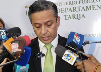 UNA MUJER EN PRESUNTO ESTADO DE EBRIEDAD HABRÍA INTENTADO ATROPELLAR EN VARIAS OPORTUNIDADES A UN HOMBRE. LA FISCALÍA INFORMÓ QUE CUMPLIRÁ 10 DÍAS DE DETENCIÓN PREVENTIVA POR PRESUNTO HOMICIDI0 EN GRADO DE TENTATIVA EN TARIJA.