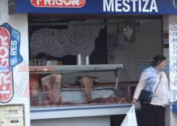 CARNICEROS DE LA AVENIDA BELGRANO REPORTAN FUERTE CAÍDA EN LAS VENTAS Y ADVIERTEN QUE UN POSIBLE CAMBIO DE RÉGIMEN PODRÍA AFECTAR AÚN MÁS SU ACTIVIDAD.