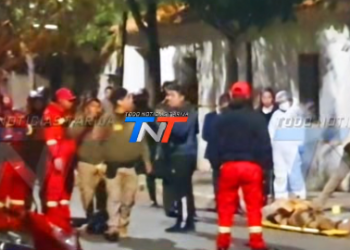 CON UN DlSPAR0 EN LA CABEZA, ASESINAN A UN HOMBRE DE 28 AÑOS EN PLENO CENTRO DE LA CIUDAD, EN EL BARRIO LAS PANOSAS. LA VÍCTIMA SE ENCONTRABA CAMININDO CON SU PERRITO EL CUAL FUE ENTREGADO A LA POLICIA.