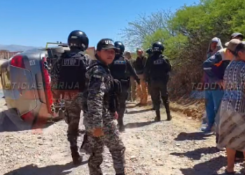 VECINOS RECONOCEN AL VEHÍCULO DETENIDO EN EL PORTILLO Y LO VINCULAN CON OTRO PRESUNTO ROBO EN EL BARRIO AEROPUERTO