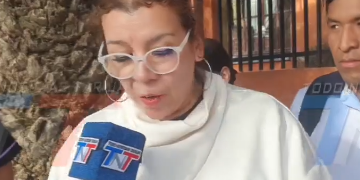 ESTUDIANTES Y DOCENTES DEL CEA ALCALDÍA MUNICIPAL EXIGEN AL ALCALDE CUMPLIR CON EL EQUIPAMIENTO Y REFACCIÓN DE SUS INSTALACIONES