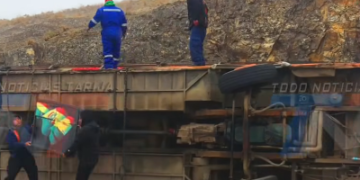 FLOTA PADCAYA TERMINA VOLCADA Y DEJA 3 PERSONAS FALLECIDAS Y 15 HERIDAS EN EL SECTOR DE COCHA