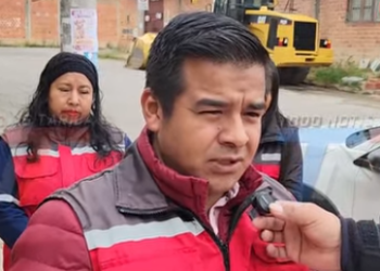 ALCALDÍA REALIZA LIMPIEZA DE BOCAS DE TORMENTA Y CONTROL DE ESCOMBROS EN EL BARRIO LOS OLIVOS