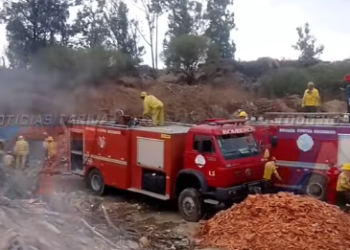 CUATRO INCENDIOS FORESTALES SIMULTÁNEOS MOVILIZAN A EQUIPOS DE EMERGENCIA EN TARIJA
