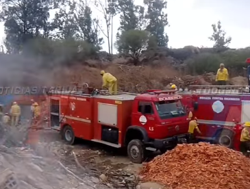 CUATRO INCENDIOS FORESTALES SIMULTÁNEOS MOVILIZAN A EQUIPOS DE EMERGENCIA EN TARIJA