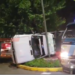 INVESTIGAN SI FALLA MECÁNICA O HUMANA PROVOCÓ EL VUELCO DE UNA CAMIONETA Y EL CHOQUE CONTRA UN POSTE