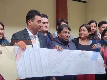 507 FAMILIAS DEL BARRIO 26 DE AGOSTO SE BENEFICIAN CON LA ENTREGA DE SU PLANIMETRÍA Y AVANZAN EN LA REGULARIZACIÓN URBANA