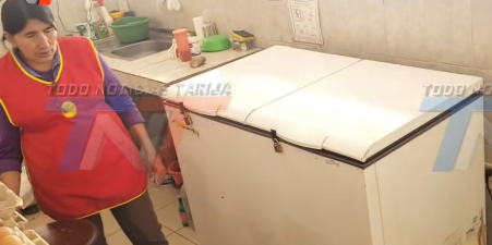 Delincuentes ingresaron a un puesto de venta del Mercado Lourdes y sustrajeron 18 pollos, además de carne y otros productos, generando preocupación entre las comerciantes por la falta de seguridad en este centro de abasto.