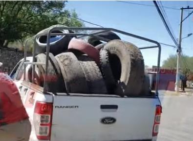 RETIRAN GRAN CANTIDAD DE LLANTAS DEL BARRIO SAN LUIS PARA ELIMINAR CRIADEROS DE MOSQUITOS